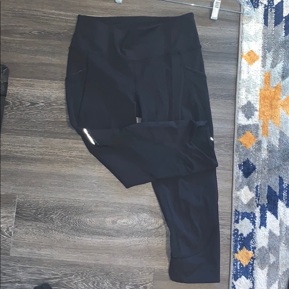 Lululemon Black Cropped Leggings - Picture 5 of 8